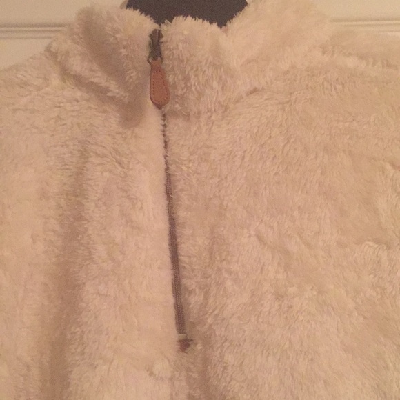 Beautiful White Sherpa pullover - Picture 3 of 4